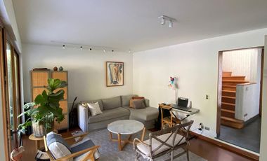 VENTA CASA PROVENZAL EN PIEDRA ROJA, 4D + PIEZA SERVICIO + TERRAZA TECHADA + PISCINA, ¡A PASOS DEL COLEGIO SAN JOSÉ Y VERBO DIVINO!