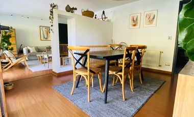 VENTA CASA PROVENZAL EN PIEDRA ROJA, 4D + PIEZA SERVICIO + TERRAZA TECHADA + PISCINA, ¡A PASOS DEL COLEGIO SAN JOSÉ Y VERBO DIVINO!