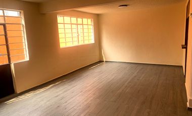 Se renta Casa cerca de Avenida Santana, Avenida Canal de Miramontes, Metro Taxqueña