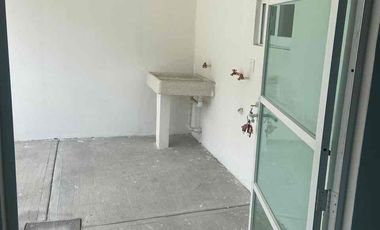 Se vende casa, excelente distribución. A un lado de la Universidad Tecnológica de Mineral de la Reforma