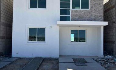 Se vende casa, excelente distribución. A un lado de la Universidad Tecnológica de Mineral de la Reforma