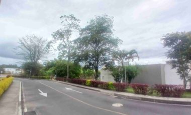 Área alquila apartamento de 3 habitaciones en segundo  piso.