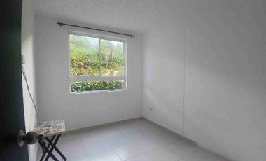 Área alquila apartamento de 3 habitaciones en segundo  piso.