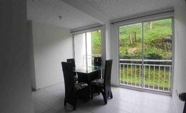 Área alquila apartamento de 3 habitaciones en segundo  piso.