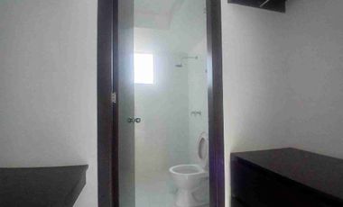 Área alquila apartamento de 3 habitaciones en segundo  piso.