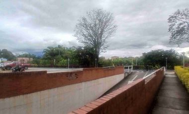 Área  alquila apartamento de 2 habitaciones mas estudio en sexto piso torre E.