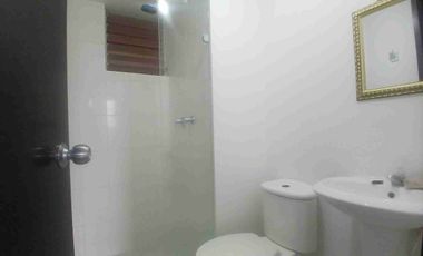 Área  alquila apartamento de 2 habitaciones mas estudio en sexto piso torre E.