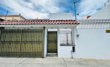 CASA COMERCIAL EN RENTA SOBRE CALLE CIRCUNVALACIÓN JARDINES DEL MORAL LEON GTO. ZONA NORTE IDEAL PARA OFICINAS, CONSULTORIO, ETC.