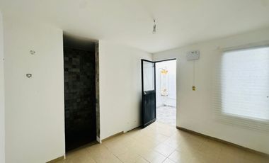 CASA COMERCIAL EN RENTA SOBRE CALLE CIRCUNVALACIÓN JARDINES DEL MORAL LEON GTO. ZONA NORTE IDEAL PARA OFICINAS, CONSULTORIO, ETC.
