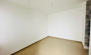 CASA COMERCIAL EN RENTA SOBRE CALLE CIRCUNVALACIÓN JARDINES DEL MORAL LEON GTO. ZONA NORTE IDEAL PARA OFICINAS, CONSULTORIO, ETC.