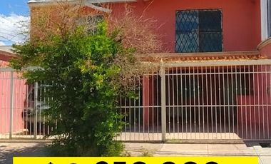 Se vende casa en 𝐂𝐨𝐥. 𝐆𝐫𝐚𝐧𝐣𝐚𝐬, A solo 2 cuadras de Av. Vallarta y Av. Zaragoza.