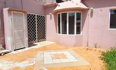 Se vende casa en 𝐂𝐨𝐥. 𝐆𝐫𝐚𝐧𝐣𝐚𝐬, A solo 2 cuadras de Av. Vallarta y Av. Zaragoza.