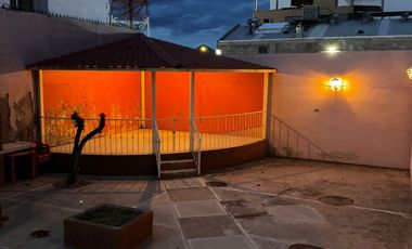 Se vende casa en 𝐂𝐨𝐥. 𝐆𝐫𝐚𝐧𝐣𝐚𝐬, A solo 2 cuadras de Av. Vallarta y Av. Zaragoza.