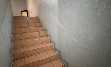 Se vende casa en 𝐂𝐨𝐥. 𝐆𝐫𝐚𝐧𝐣𝐚𝐬, A solo 2 cuadras de Av. Vallarta y Av. Zaragoza.