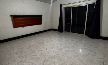 Se vende casa en 𝐂𝐨𝐥. 𝐆𝐫𝐚𝐧𝐣𝐚𝐬, A solo 2 cuadras de Av. Vallarta y Av. Zaragoza.