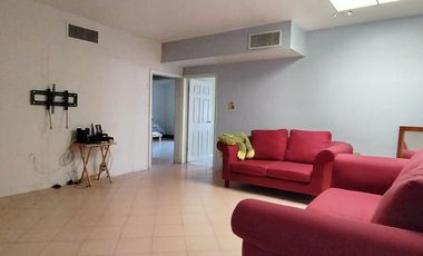 Se vende casa en 𝐂𝐨𝐥. 𝐆𝐫𝐚𝐧𝐣𝐚𝐬, A solo 2 cuadras de Av. Vallarta y Av. Zaragoza.