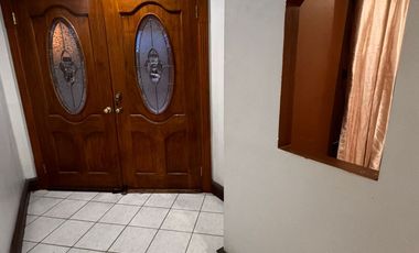 Se vende casa en 𝐂𝐨𝐥. 𝐆𝐫𝐚𝐧𝐣𝐚𝐬, A solo 2 cuadras de Av. Vallarta y Av. Zaragoza.