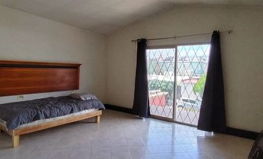 Se vende casa en 𝐂𝐨𝐥. 𝐆𝐫𝐚𝐧𝐣𝐚𝐬, A solo 2 cuadras de Av. Vallarta y Av. Zaragoza.