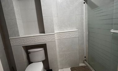 Se vende casa en 𝐂𝐨𝐥. 𝐆𝐫𝐚𝐧𝐣𝐚𝐬, A solo 2 cuadras de Av. Vallarta y Av. Zaragoza.