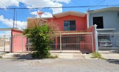 Se vende casa en 𝐂𝐨𝐥. 𝐆𝐫𝐚𝐧𝐣𝐚𝐬, A solo 2 cuadras de Av. Vallarta y Av. Zaragoza.