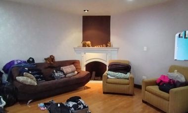 Se vende casa en 𝐂𝐨𝐥. 𝐆𝐫𝐚𝐧𝐣𝐚𝐬, A solo 2 cuadras de Av. Vallarta y Av. Zaragoza.