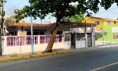 Casa Venta Amplio jardín cerca de playa Col Luis Echeverria Boca del Río