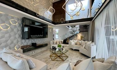 CASA EN RENTA EN EL MOLINO RESIDENCIAL & GOLF LEÓN, GTO ZONA NORTE.CON DOBLE ALTURA EN SALA.