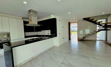 Renta casa en Coto Pontevedra en Capital Norte Zapopan