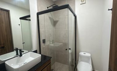 Casa con roof garden y recámara en planta baja en zona de Altozano