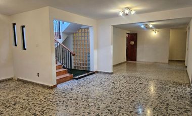 RENTO CASA EN LAS ARBOLEDAS, AMPLIA, IDEAL PARA FAMILIA GRANDE U OFICINA