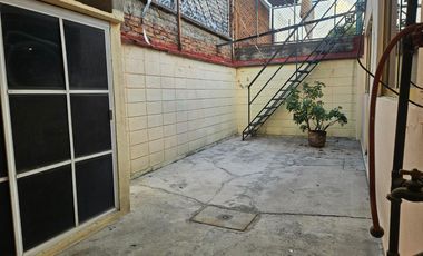 RENTO CASA EN LAS ARBOLEDAS, AMPLIA, IDEAL PARA FAMILIA GRANDE U OFICINA