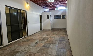 RENTO CASA EN LAS ARBOLEDAS, AMPLIA, IDEAL PARA FAMILIA GRANDE U OFICINA