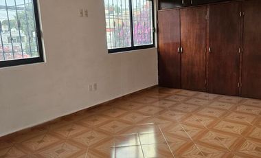 RENTO CASA EN LAS ARBOLEDAS, AMPLIA, IDEAL PARA FAMILIA GRANDE U OFICINA