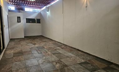 RENTO CASA EN LAS ARBOLEDAS, AMPLIA, IDEAL PARA FAMILIA GRANDE U OFICINA