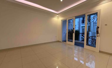 Rumah Eksklusif 4 Lantai Rooftop di Kawasan Prestisius Cilandak, Jakarta Selatan.