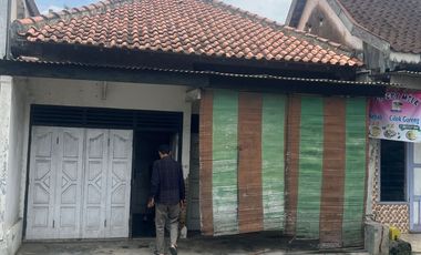 Dijual Rumah Sederhana Murah Full Bangunan di Pandeyan Tasikmadu