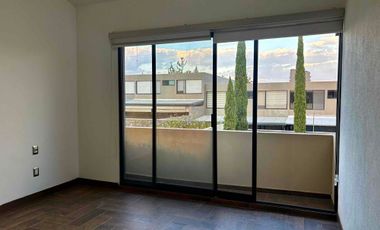 🏡 *HERMOSA CASA EN RENTA – CAMPIÑA, ZONA NORTE*
📍 Dentro de clúster privado con amenidades