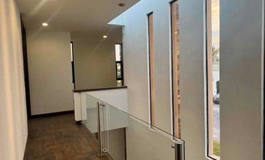 🏡 *HERMOSA CASA EN RENTA – CAMPIÑA, ZONA NORTE*
📍 Dentro de clúster privado con amenidades