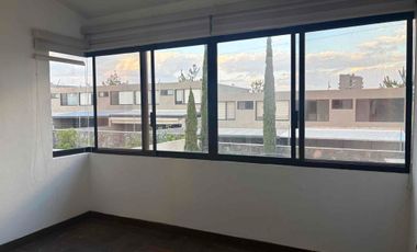 🏡 *HERMOSA CASA EN RENTA – CAMPIÑA, ZONA NORTE*
📍 Dentro de clúster privado con amenidades