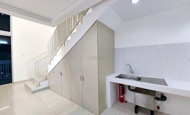 Terkoneksi Langsung ke Mall Central Park 2, Disewakan Neo Soho Residences Ebony 123M 2 Lantai Furnished Rapi bisa untuk Kantor Maupun Hunian Tinggal
