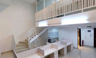 Terkoneksi Langsung ke Mall Central Park 2, Disewakan Neo Soho Residences Ebony 123M 2 Lantai Furnished Rapi bisa untuk Kantor Maupun Hunian Tinggal