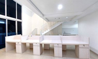 Terkoneksi Langsung ke Mall Central Park 2, Disewakan Neo Soho Residences Ebony 123M 2 Lantai Furnished Rapi bisa untuk Kantor Maupun Hunian Tinggal
