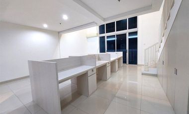 Terkoneksi Langsung ke Mall Central Park 2, Disewakan Neo Soho Residences Ebony 123M 2 Lantai Furnished Rapi bisa untuk Kantor Maupun Hunian Tinggal