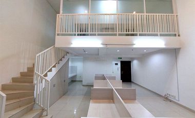 Terkoneksi Langsung ke Mall Central Park 2, Disewakan Neo Soho Residences Ebony 123M 2 Lantai Furnished Rapi bisa untuk Kantor Maupun Hunian Tinggal