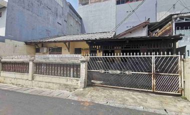 Rumah lama uk 14x14 dekat binus syahdan jakarta barat