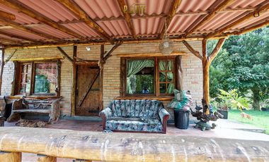 Propiedad en venta en Guachapala con amplio terreno y casa de campo