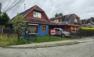 Vende Casa con segundo nivel,  esquina con excelente conectividad al lado de Avenida Monseñor Munita.