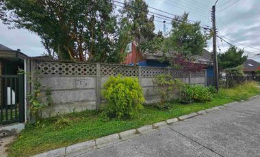 Vende Casa con segundo nivel,  esquina con excelente conectividad al lado de Avenida Monseñor Munita.