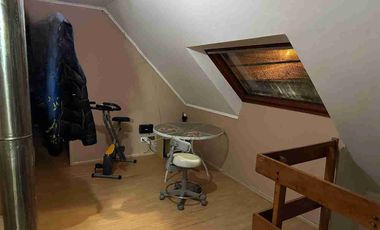 Vende Casa con segundo nivel,  esquina con excelente conectividad al lado de Avenida Monseñor Munita.