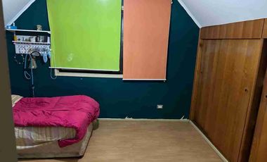 Vende Casa con segundo nivel,  esquina con excelente conectividad al lado de Avenida Monseñor Munita.